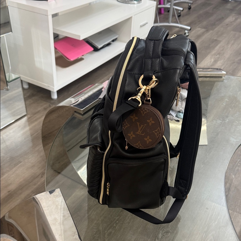 Itzy Ritzy Black boss Diaper Bag with Gold Accents - Picture 3 of 6